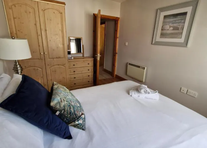 Cosy Beachfront In Salthill アパート